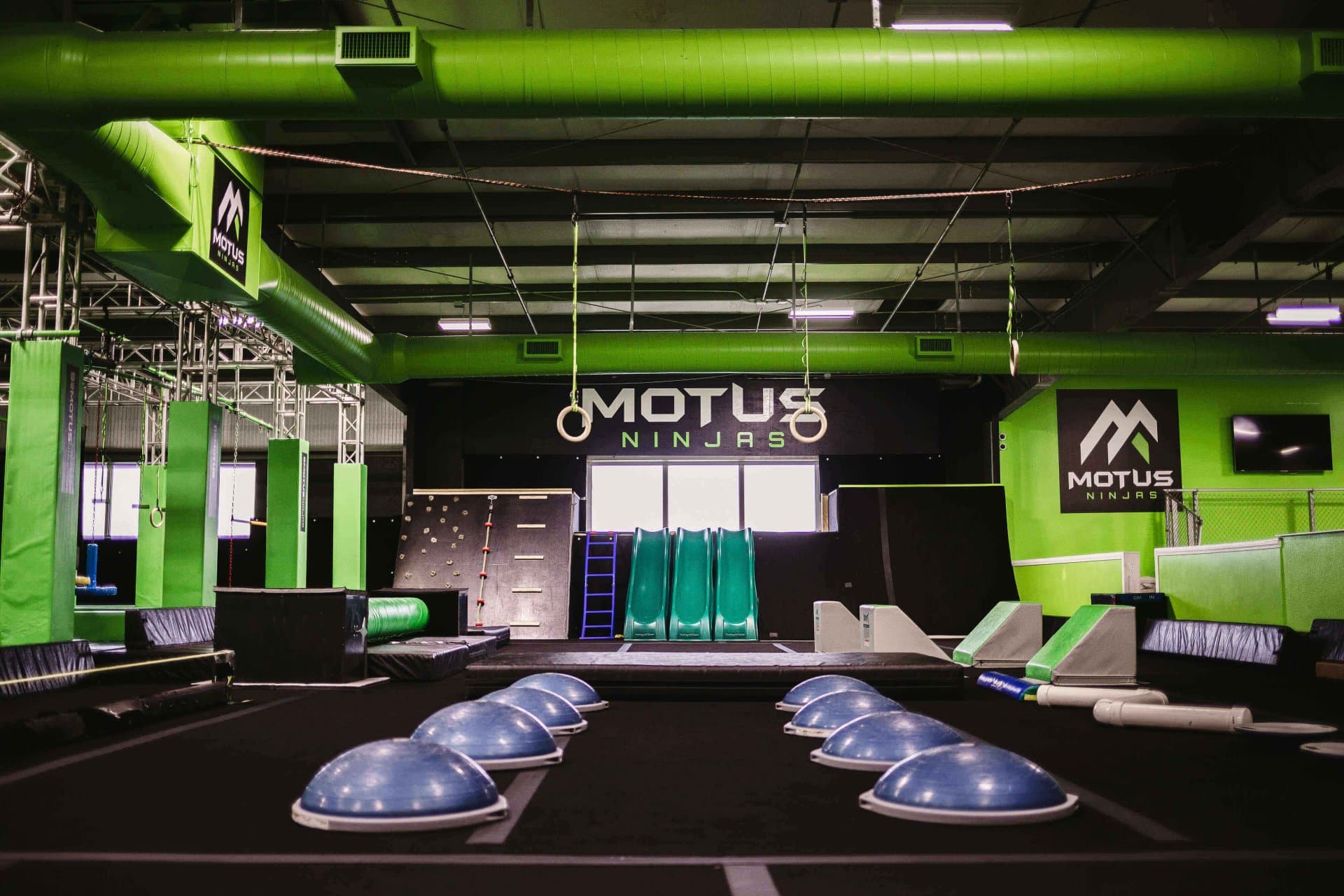 Motus course obstacles